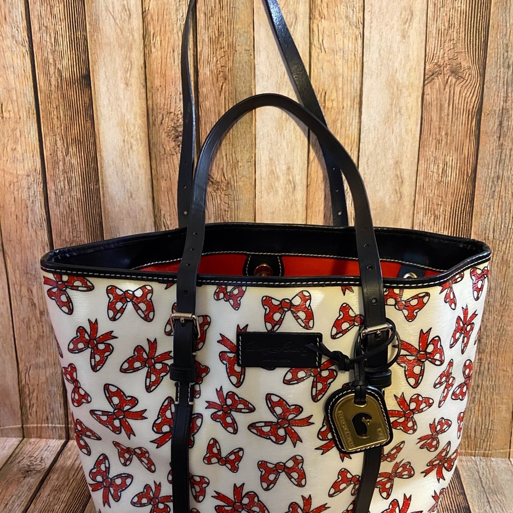 🔴SOLD🔴Minnie Mouse Bow Dooney